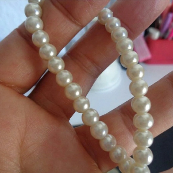 Elegant and Female Pearl Necklace - Picture 4 of 4